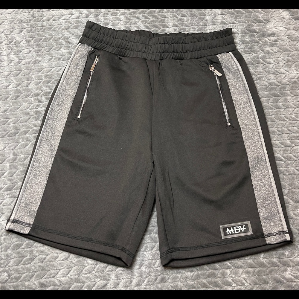 SPORTS SHORTS - Picture 2 of 7